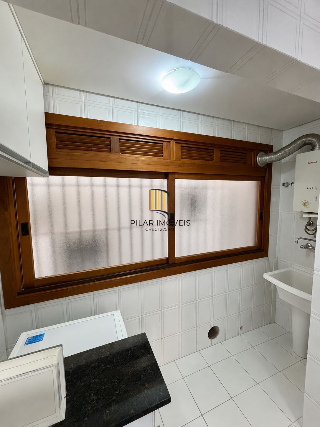 Apartamento com 01 dormitório com 01 vaga de garagem escriturada