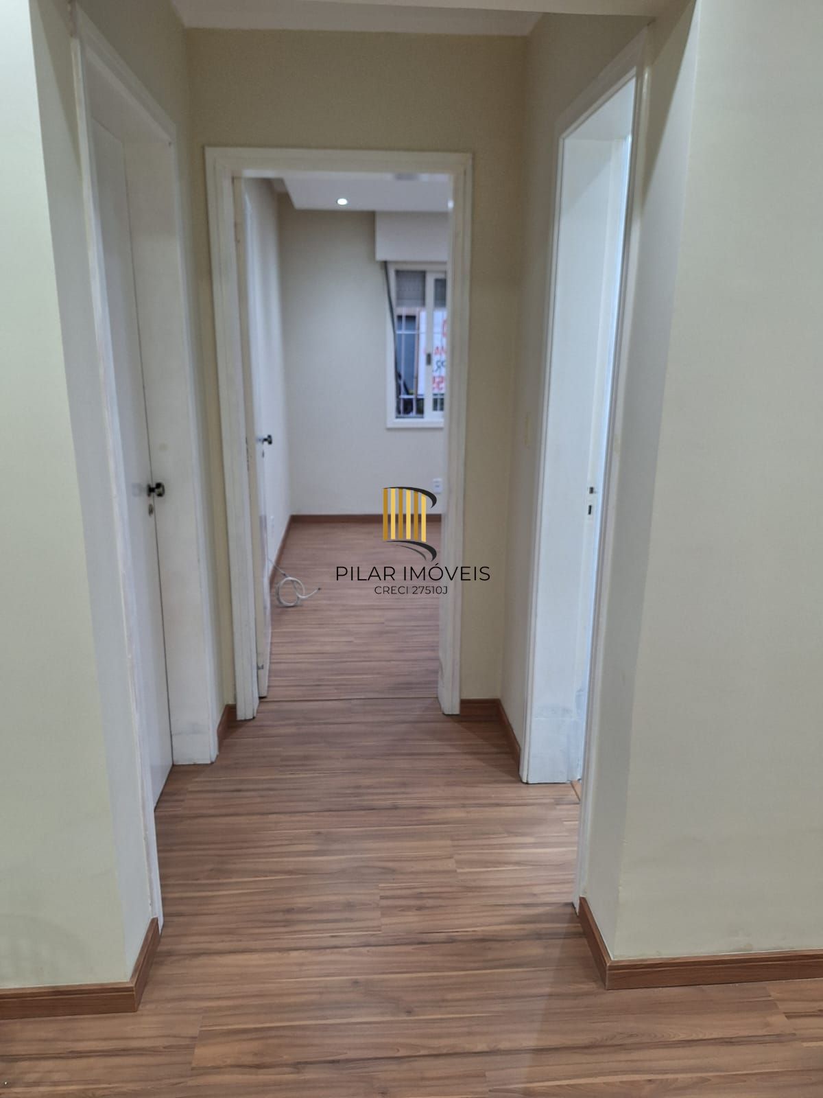 Apartamento 02 dormitórios com vaga de garagem escriturada descoberta
