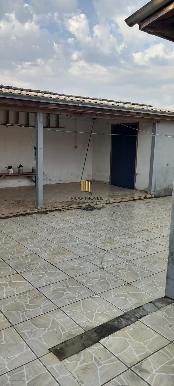 casa com 03 quartos um sendo suite com 04 vagas de garagem