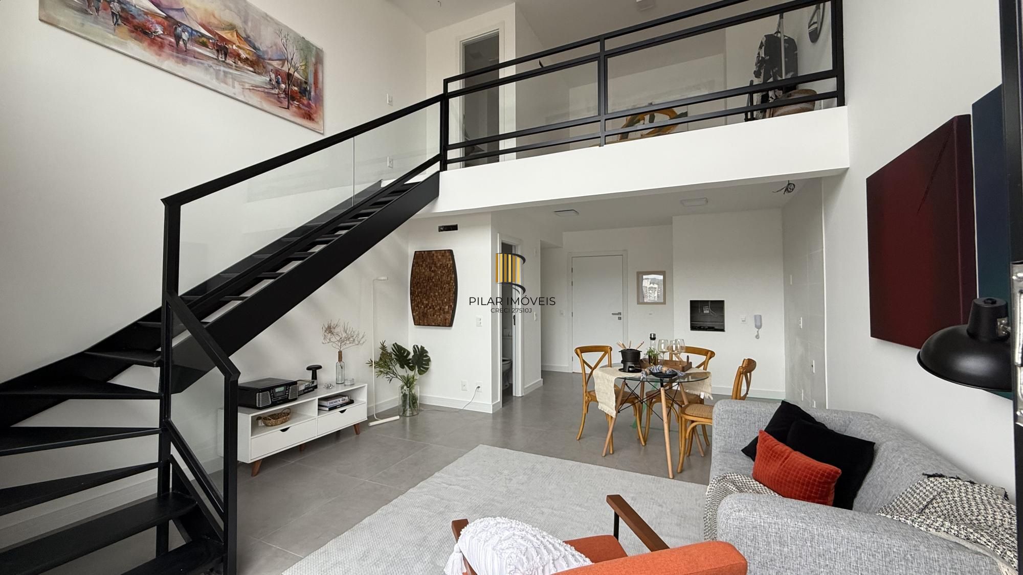 Apartamento duplex  em andar alto com 01 vaga de garagem escriturada