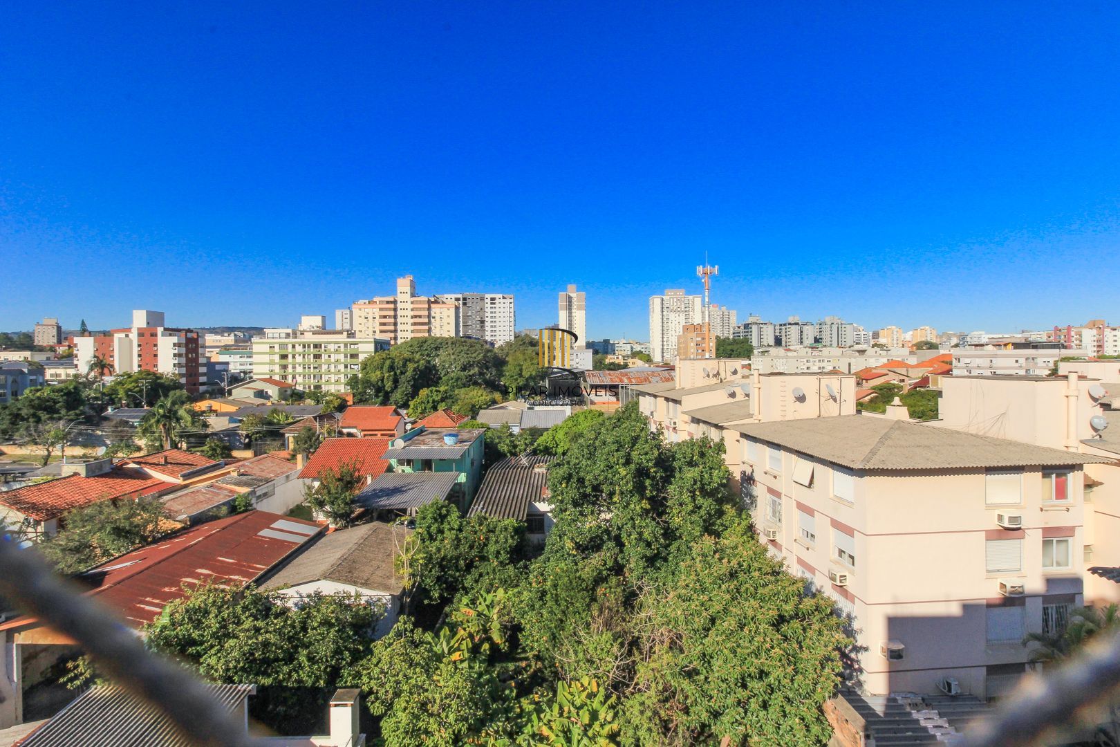 Cobertura à venda com sol nascente, elevador e vaga escriturada