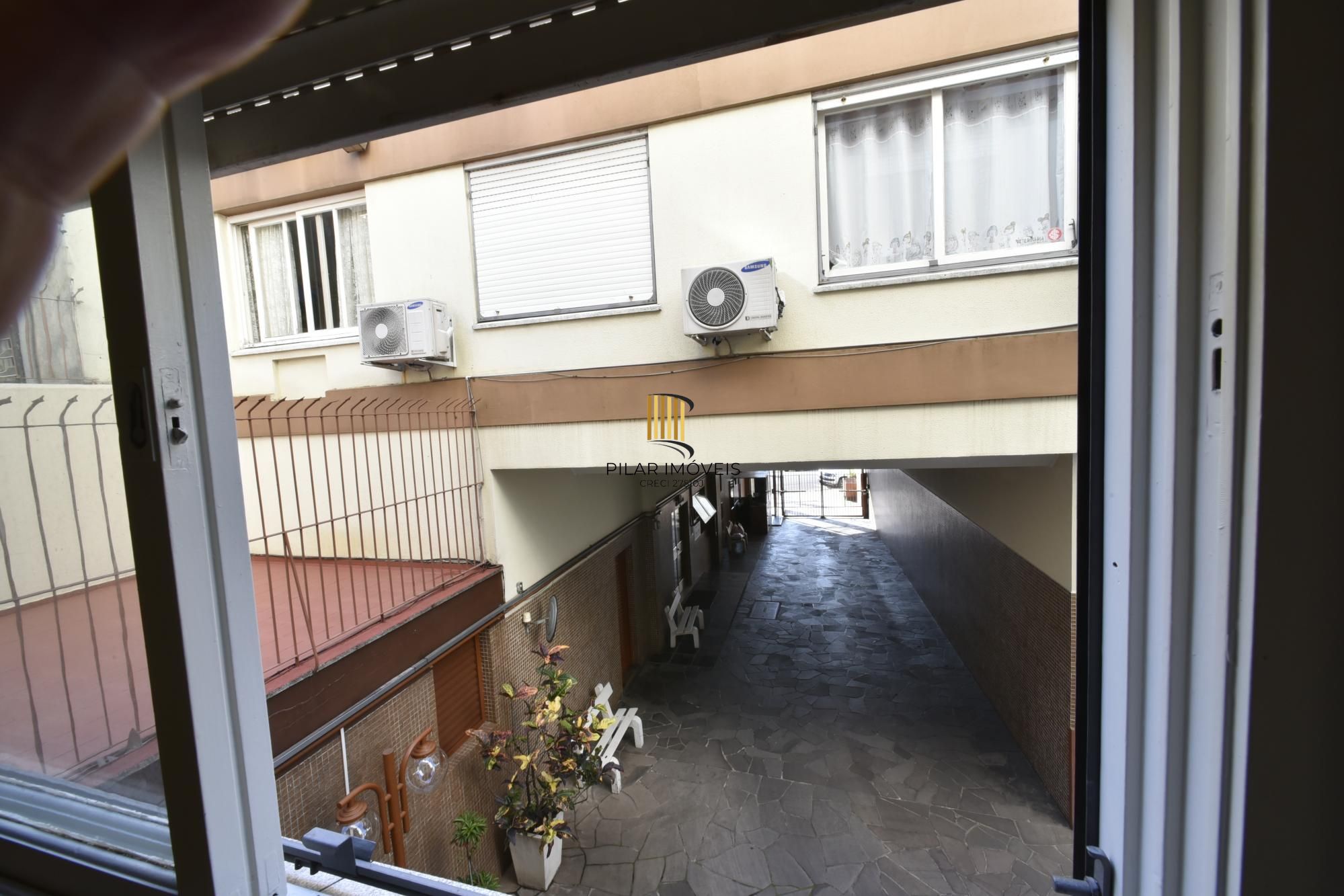 Apartamento com 2 dormitórios e terraço na Cristóvão Colombo!