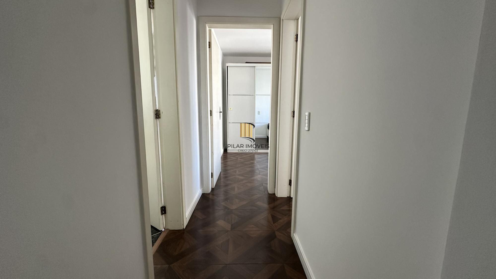 Apartamento com 02 dormitórios e vaga de garagem escriturada