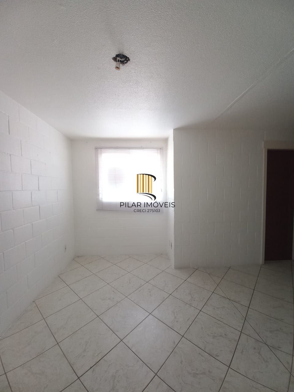 Apartamento com 02 dormitórios com estacionamento por convenção