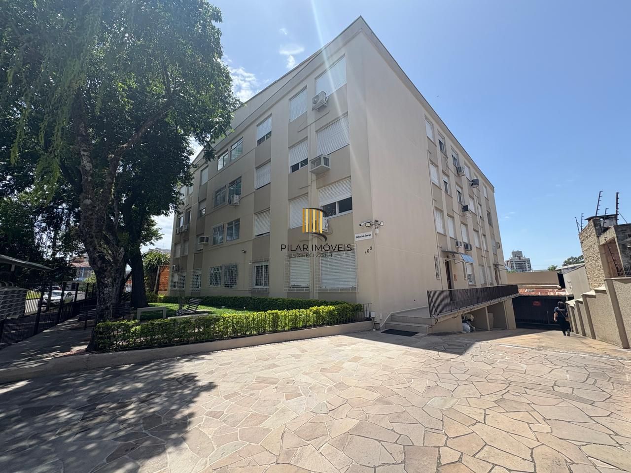 Apartamento com 03 dormitórios com 01 vaga de garagem escriturada