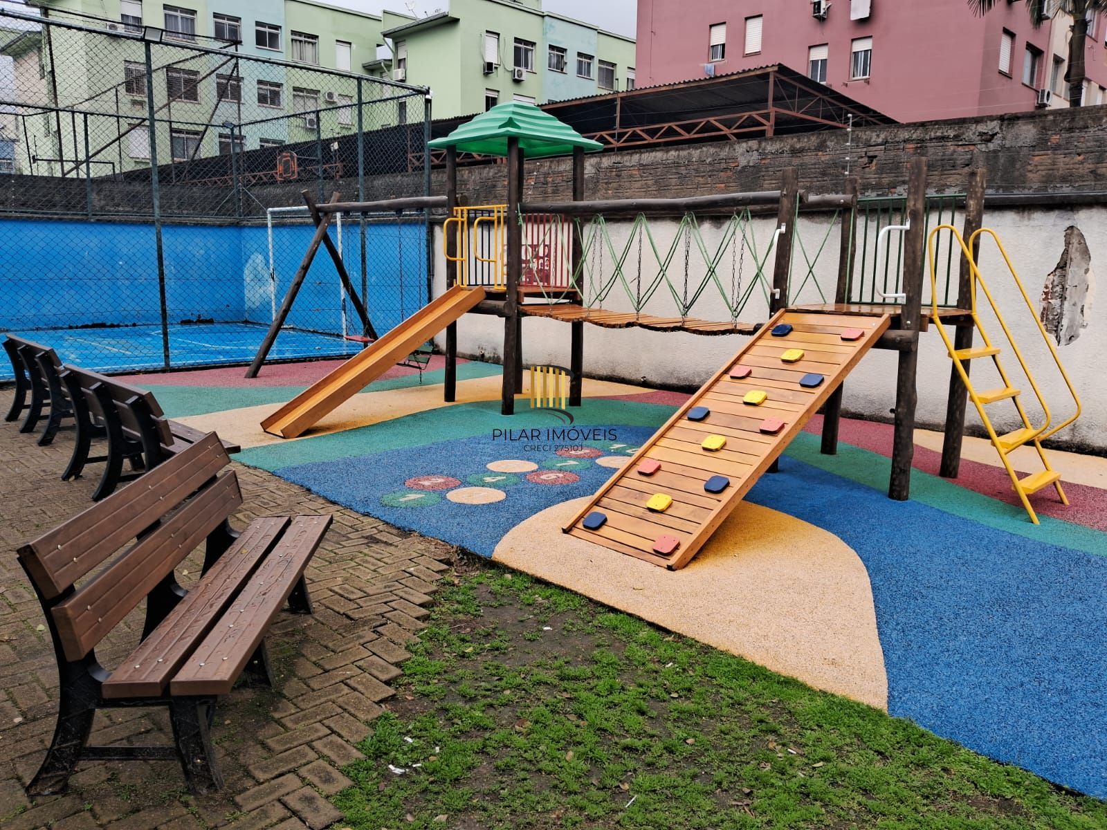 Apartamento 02 dormitórios com vaga no Bairro Sarandi