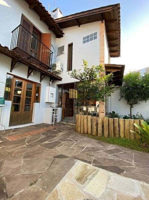 Casa-  Sobrado 3 dormitórios à venda no Bairro Vila Ipiranga.