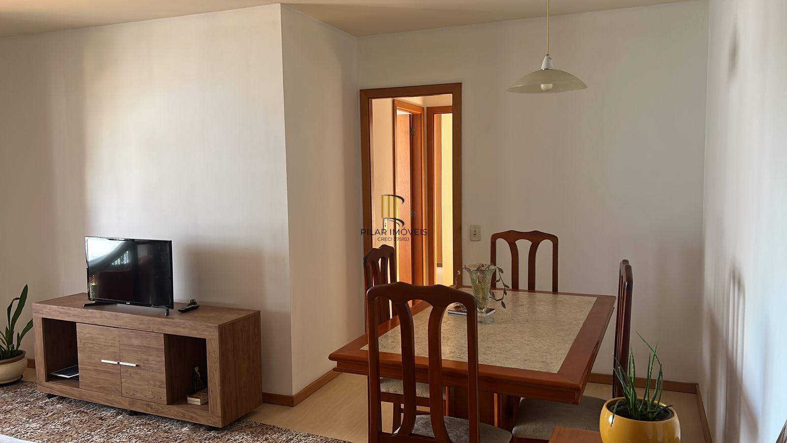 Excelente apartamento 02 dormitórios com garagem escriturada Bairro Rio Branco