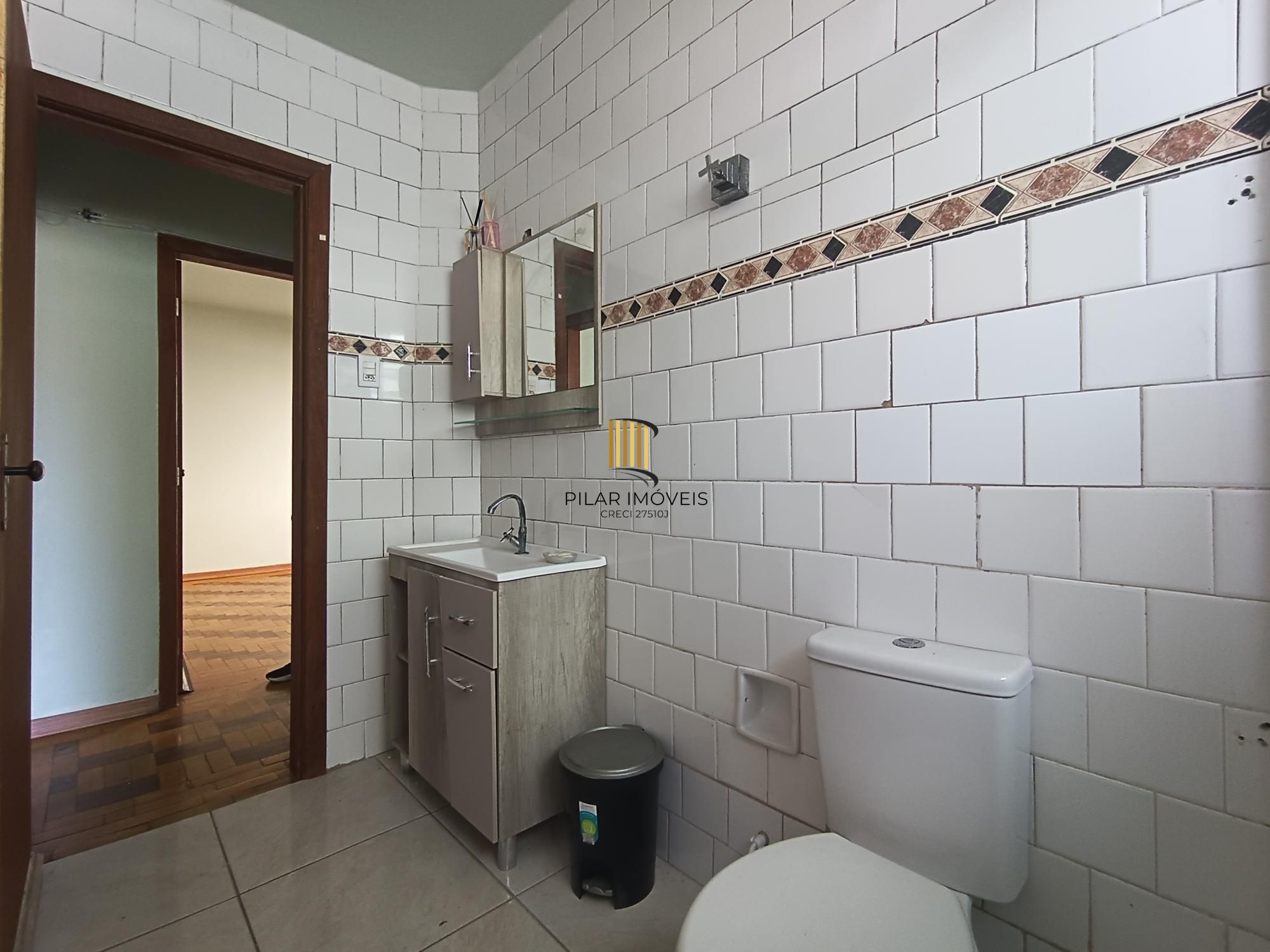 Apartamento 02 dormitórios sem garagem e sem elevador no bairro Cristo Redentor