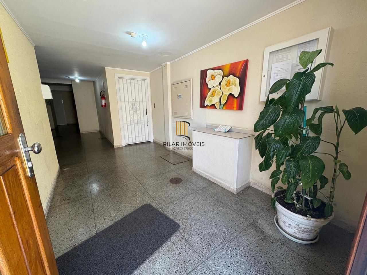 Apartamento com 03 dormitórios com 01 vaga de garagem escriturada