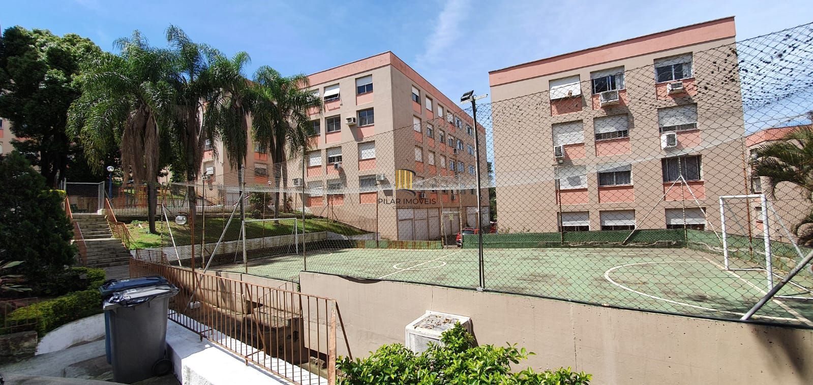 Apartamento com 02 dormitórios semi-mobiliado e um box de garagem