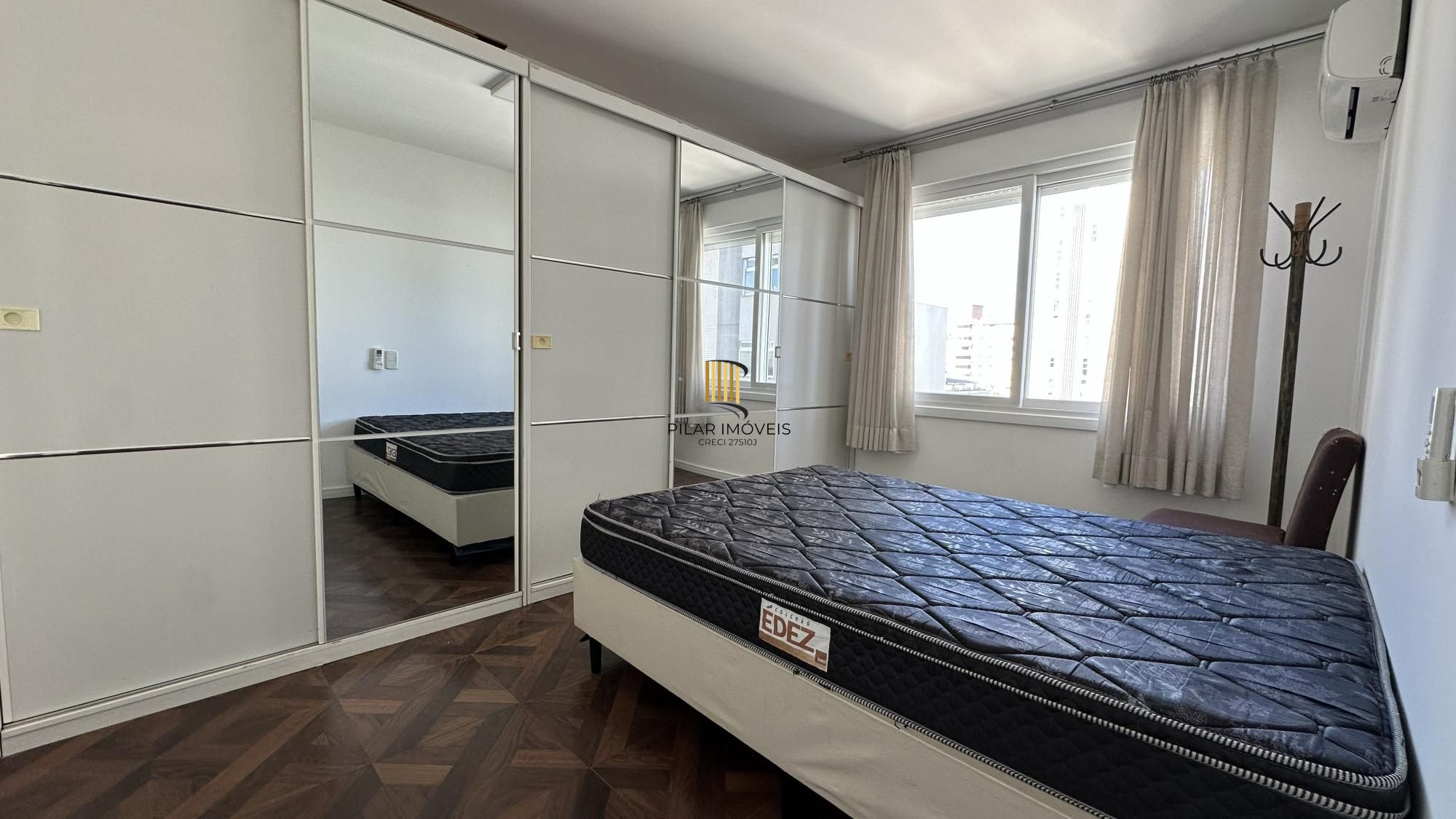 Apartamento com 02 dormitórios e vaga de garagem escriturada