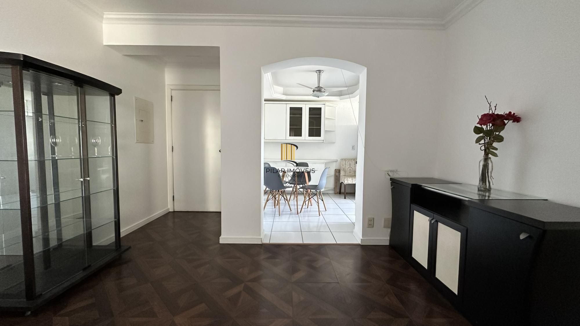 Apartamento com 02 dormitórios e vaga de garagem escriturada