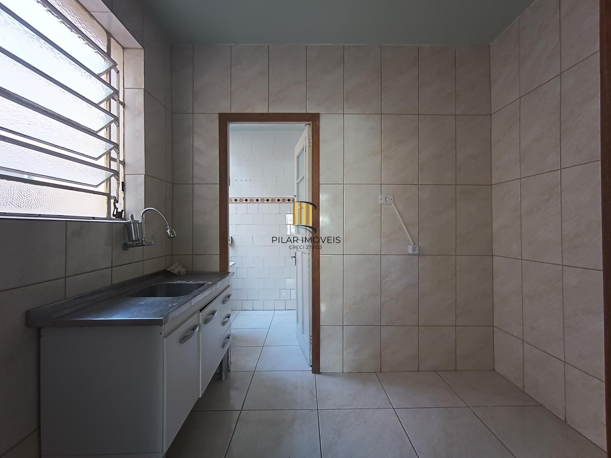 Apartamento 02 dormitórios sem garagem e sem elevador no bairro Cristo Redentor