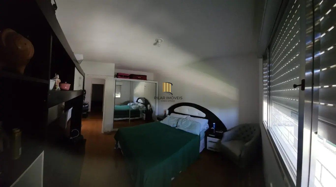 Casa com 02 dormitórios com 02 vagas de garagem