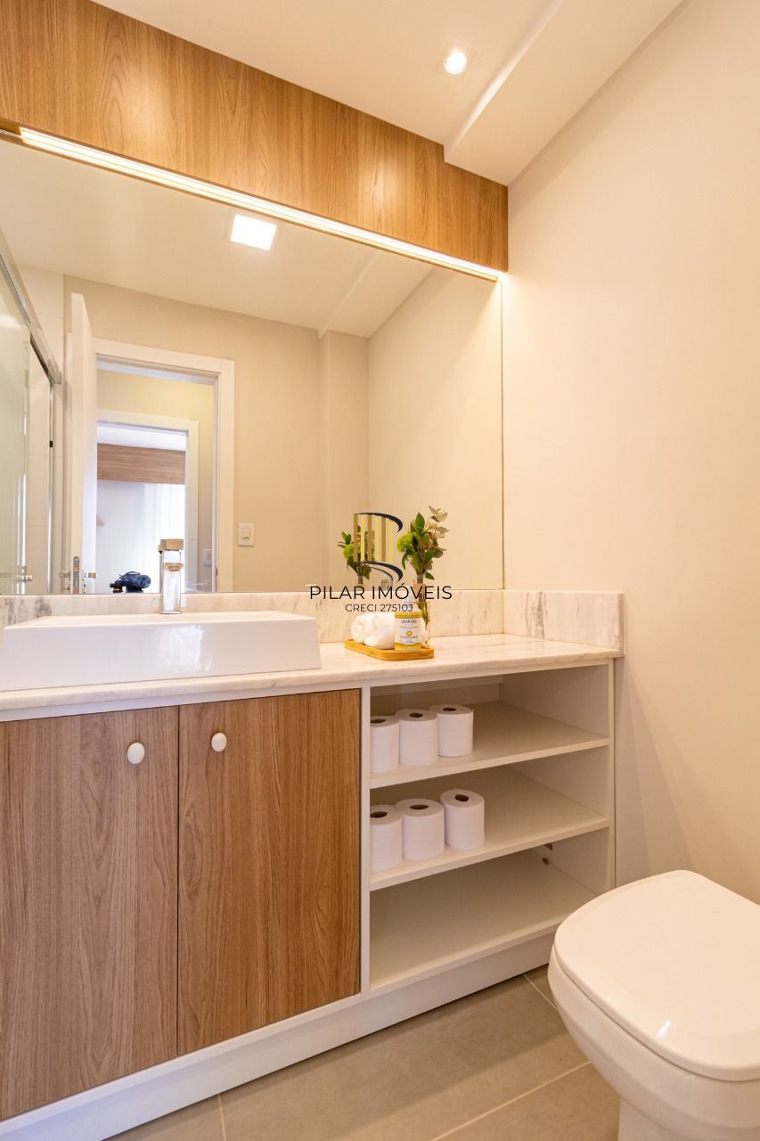 Apartamento com 02 dormitórios e com 01 vaga de garagem Mont Serrat