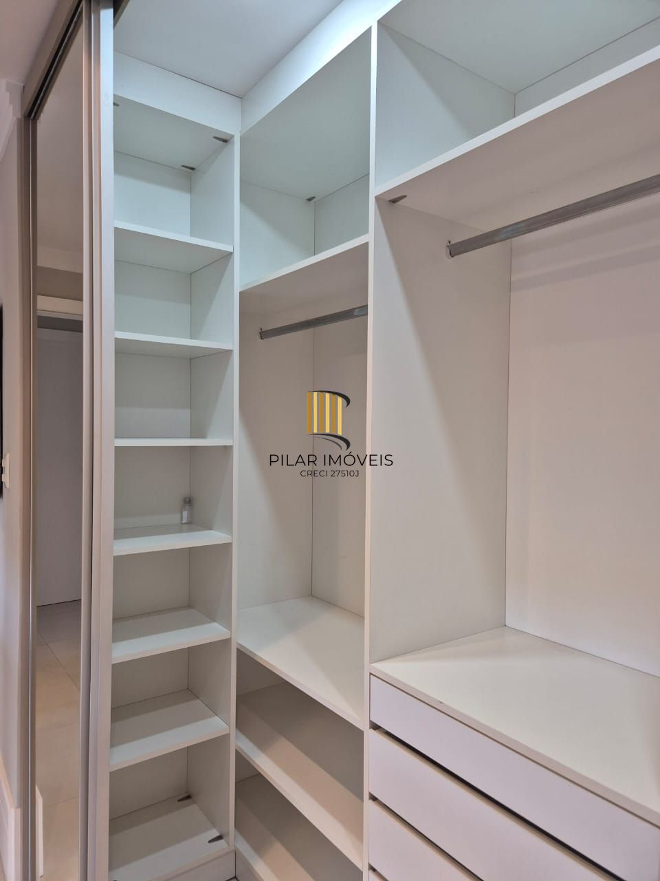 Apartamento com 02 suítes e duas vagas de garagem