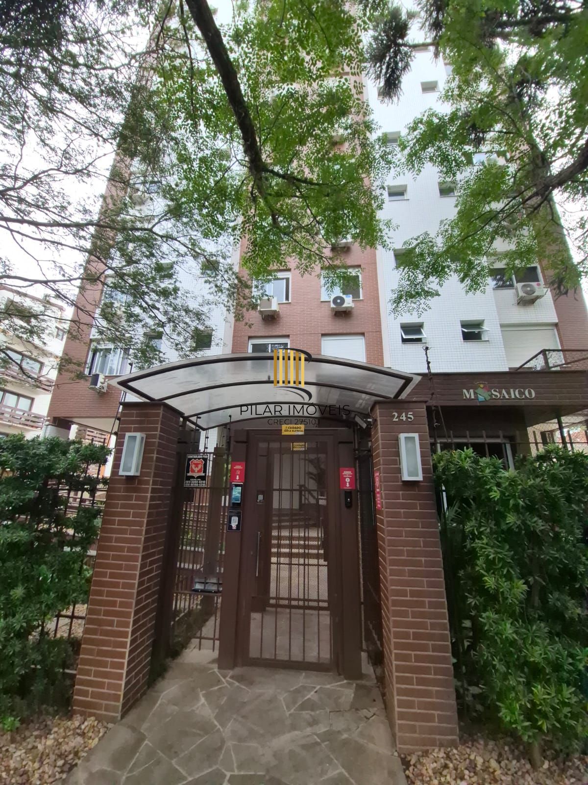 Apartamento mobiliado com 03 dormiórios, transformado em 02 e 02 vagas de garagem