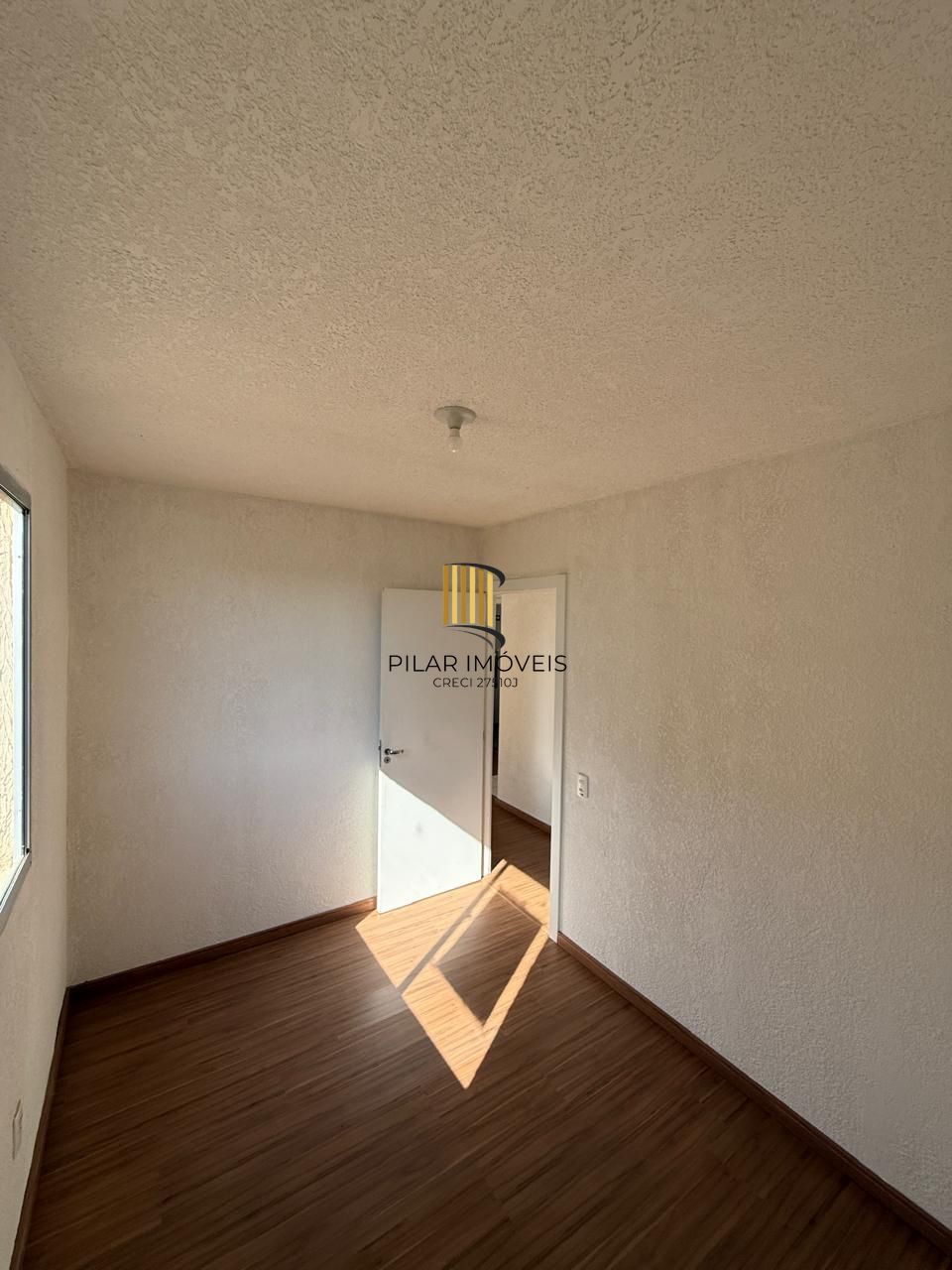 Apartamento com 02 dormitórios com vaga. Aceita venda assistida