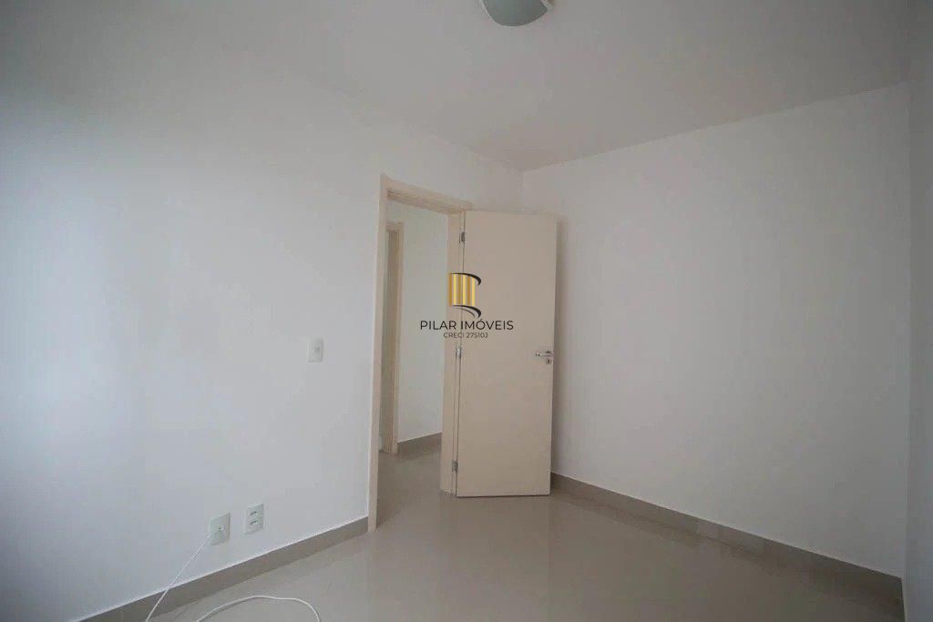 Apartamento 02 dormitórios com garagem escriturada no Bairro Ipanema