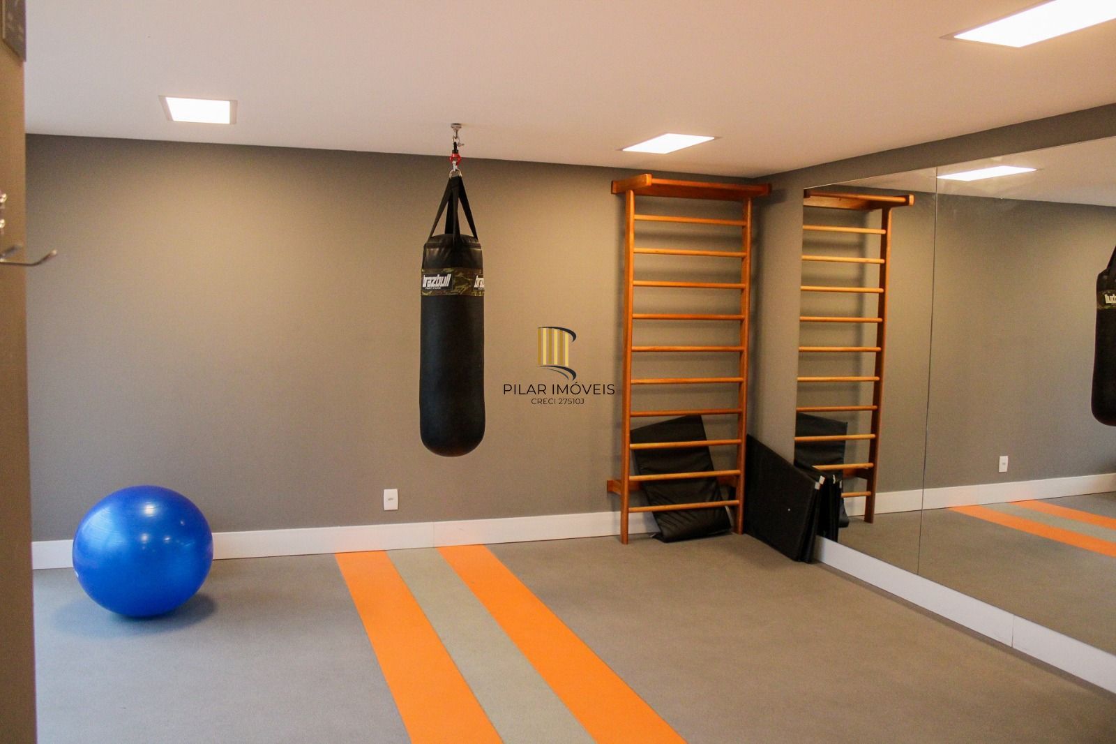 Apartamento 02 dormitórios com 01 suíte e 01 vaga de garagem escriturada