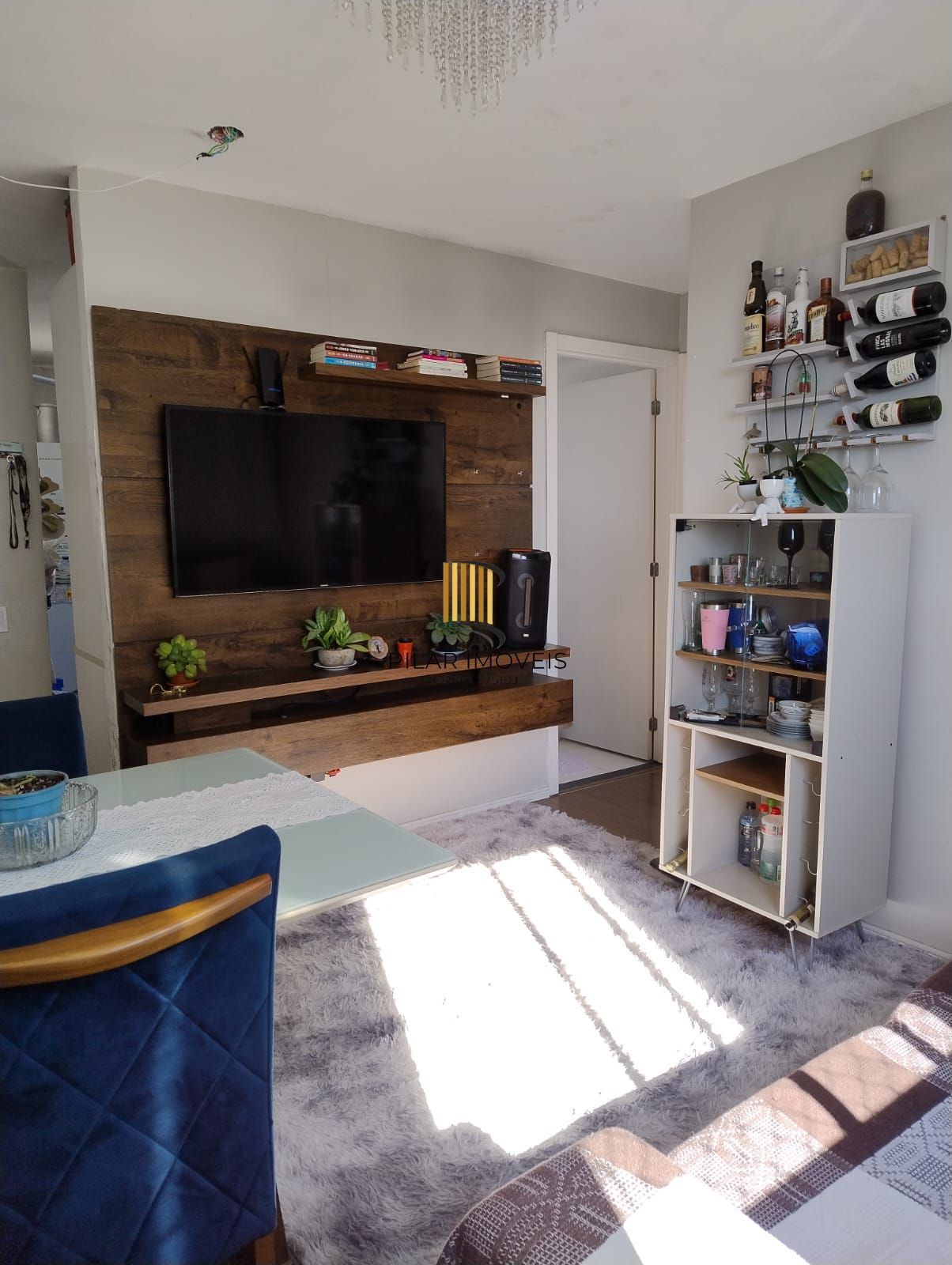 Apartamento 02 dormitórios com 01 vaga de garagem por convenção - Pilar Imóveis