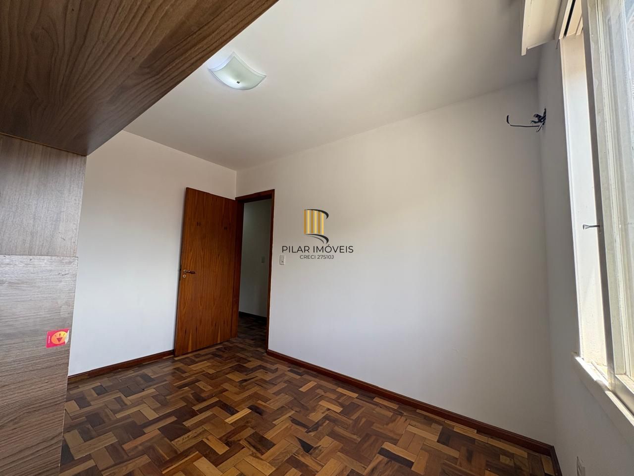 Apartamento com 03 dormitórios com 01 vaga de garagem escriturada