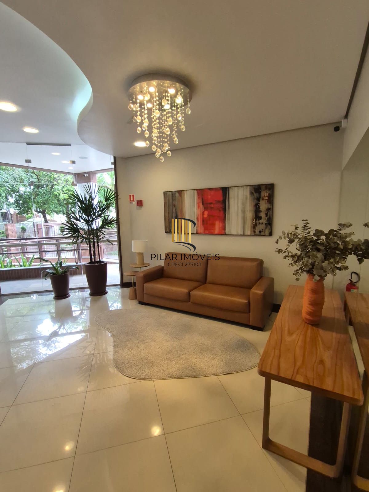 Apartamento mobiliado com 03 dormiórios, transformado em 02 e 02 vagas de garagem