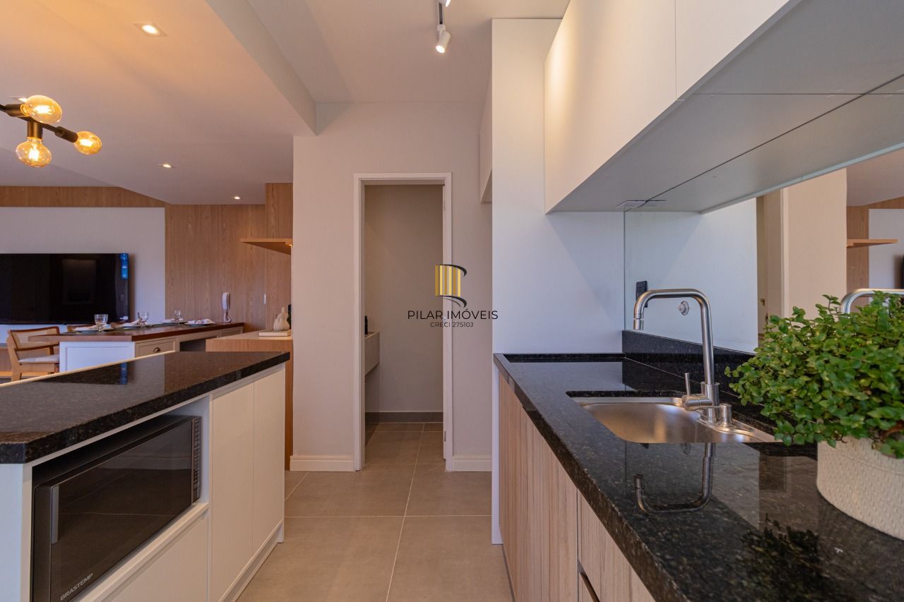 Apartamento com 02 dormitórios e com 01 vaga de garagem Mont Serrat