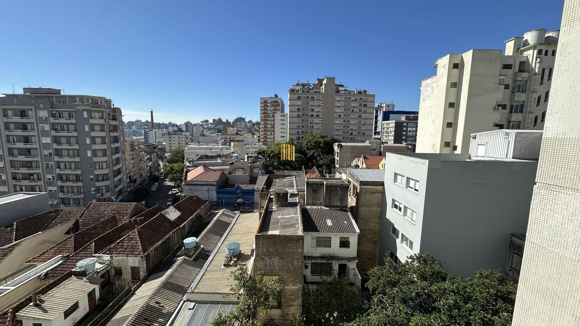 Apartamento com 02 dormitórios e vaga de garagem escriturada