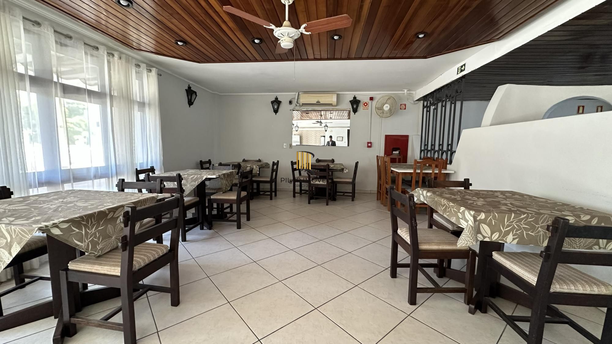 Apartamento com 02 dormitórios e vaga de garagem escriturada