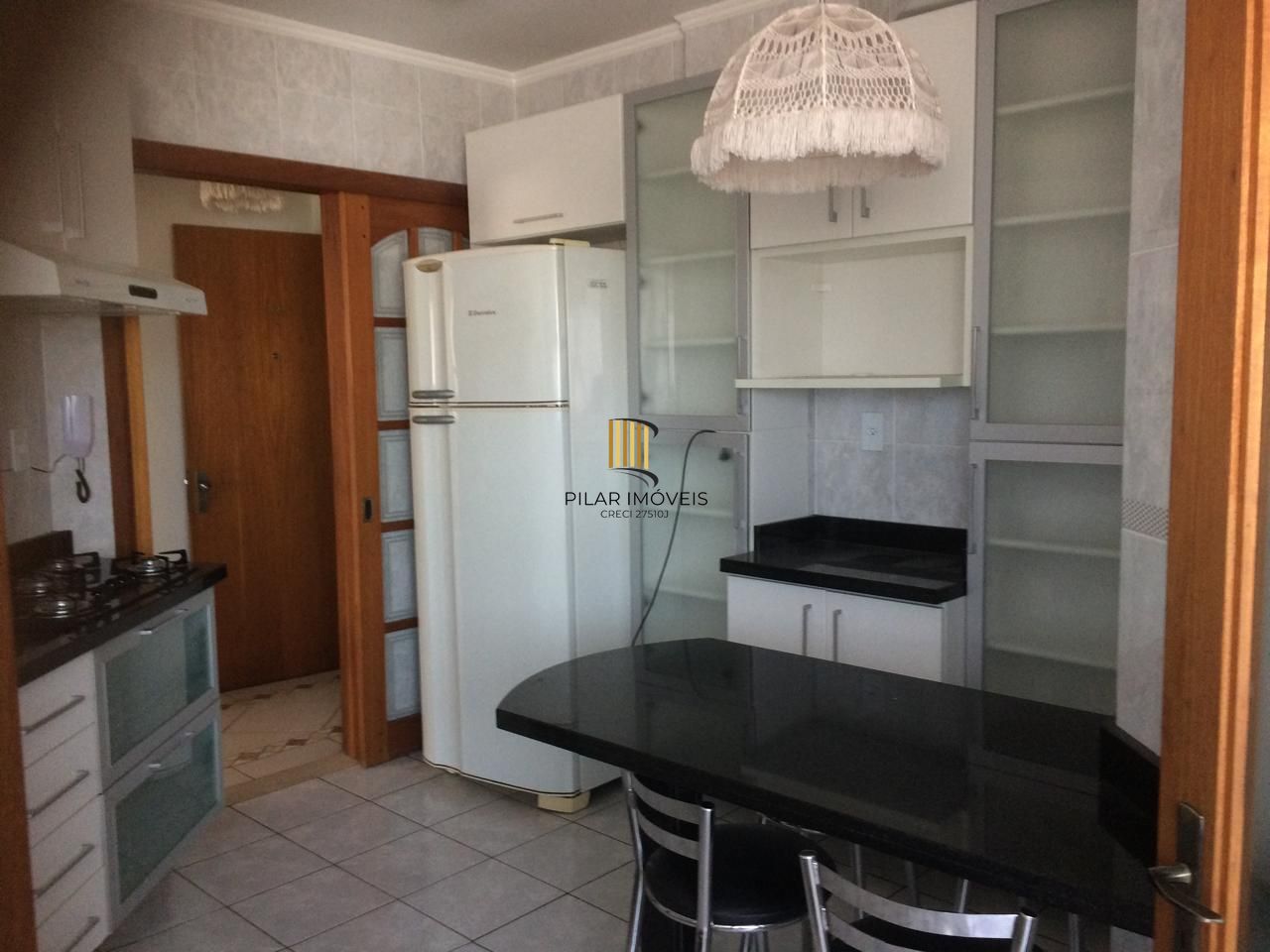 Apartamento com 04 dormitórios e vaga de garagem escriturada