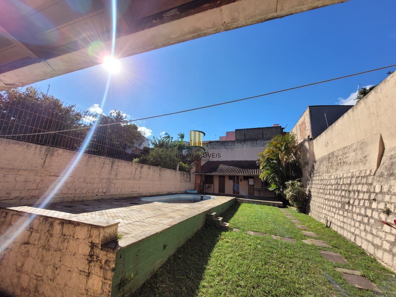 Casa térrea com 04 quartos e com 04 vagas de garagem