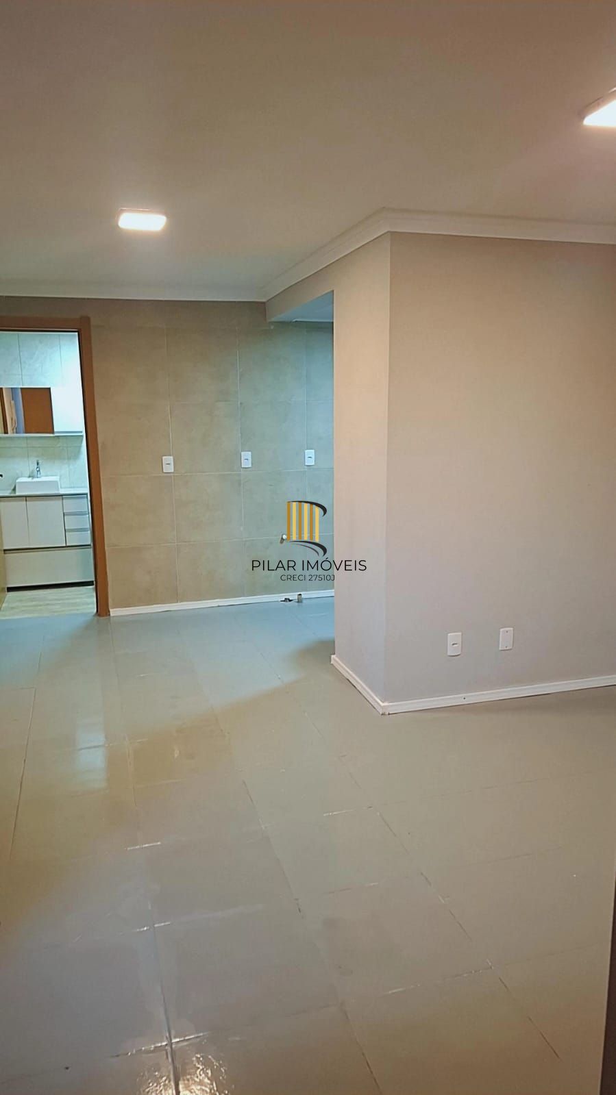 Apartamento com dois dormitórios e garagem
