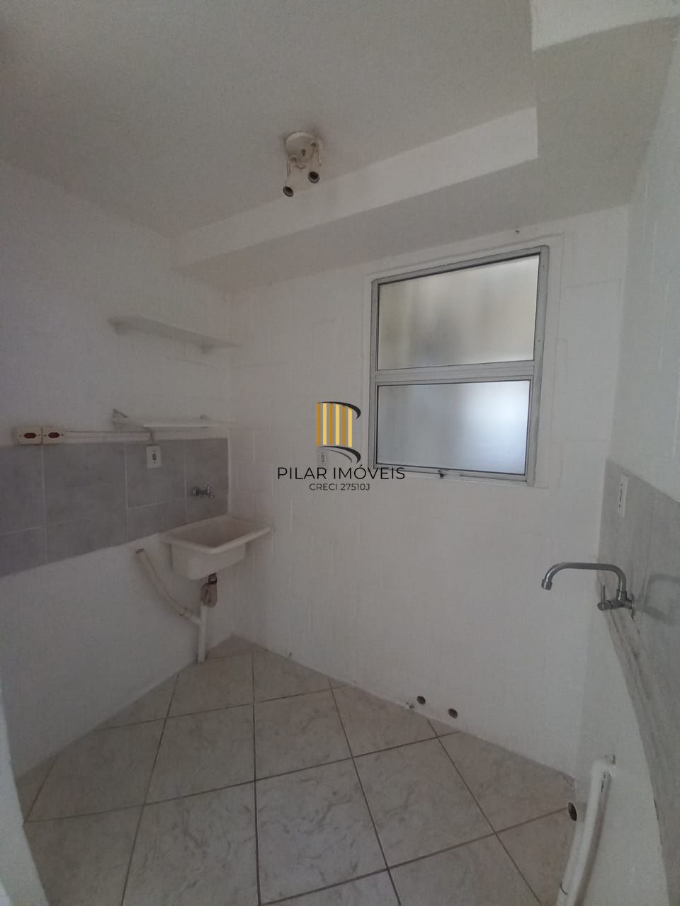 Apartamento com 02 dormitórios com estacionamento por convenção