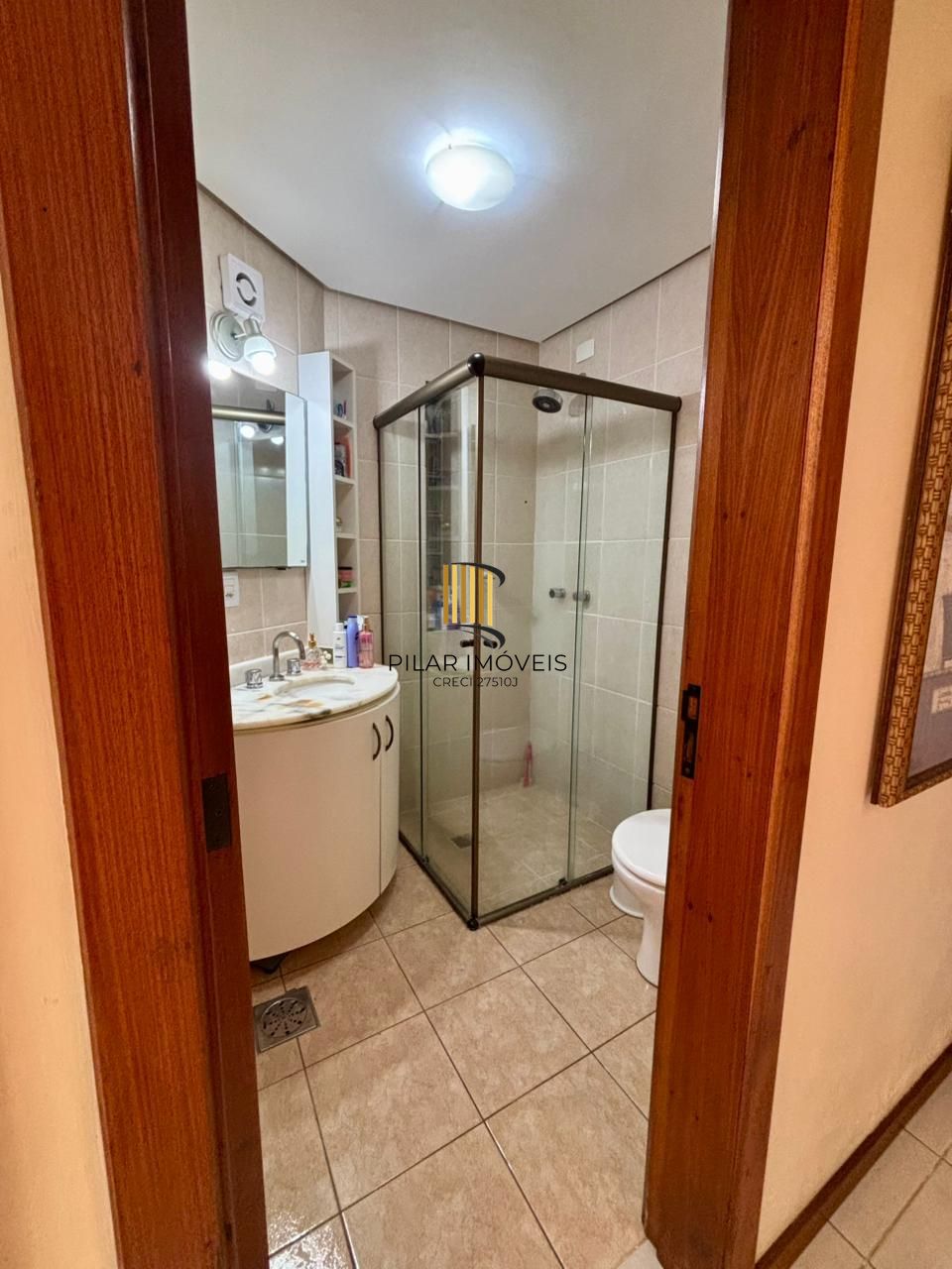 Apartamento com 01 dormitório com 01 vaga de garagem escriturada