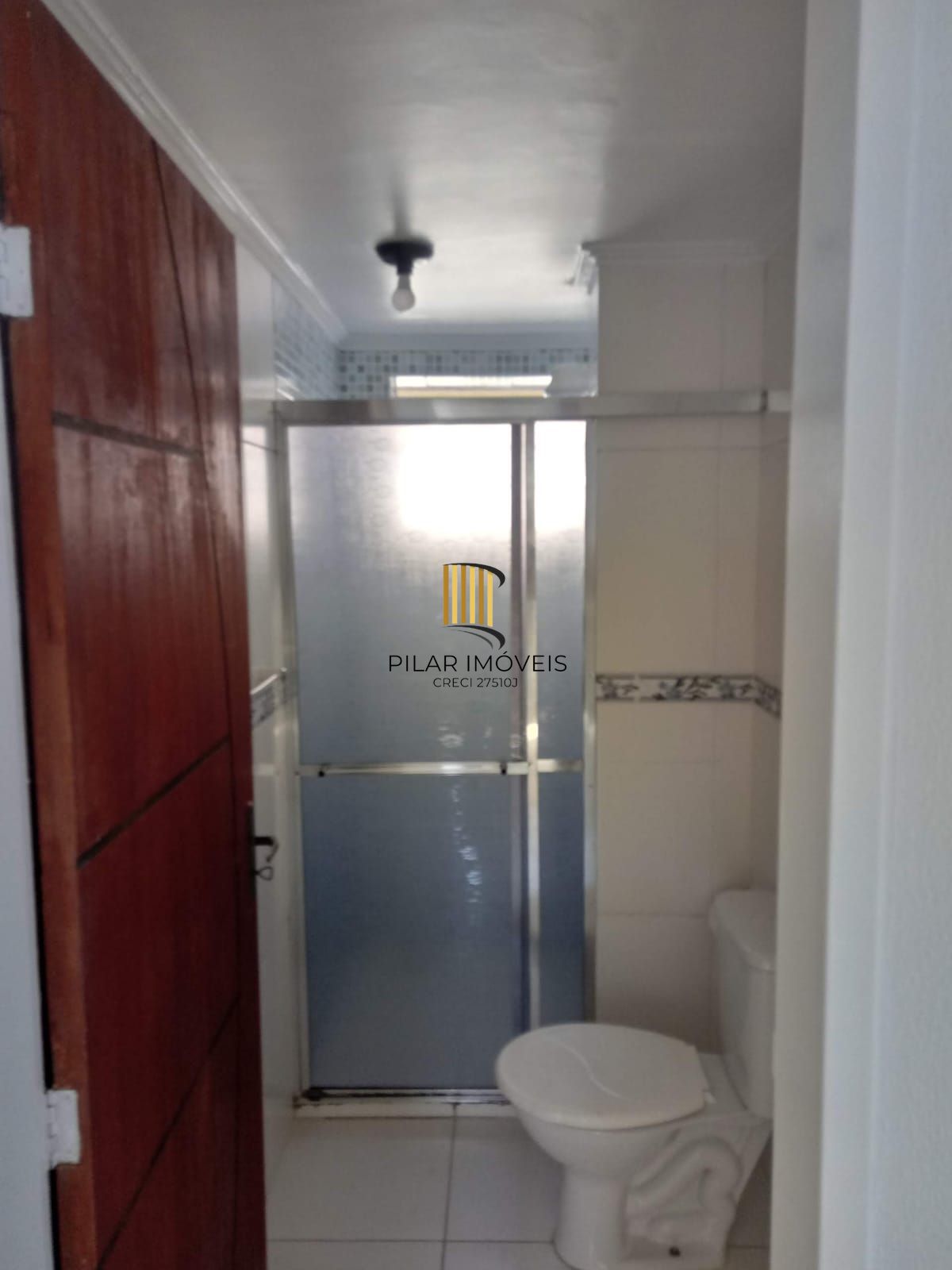 Apartamento com 02 dormitórios com vaga de garagem por convenção