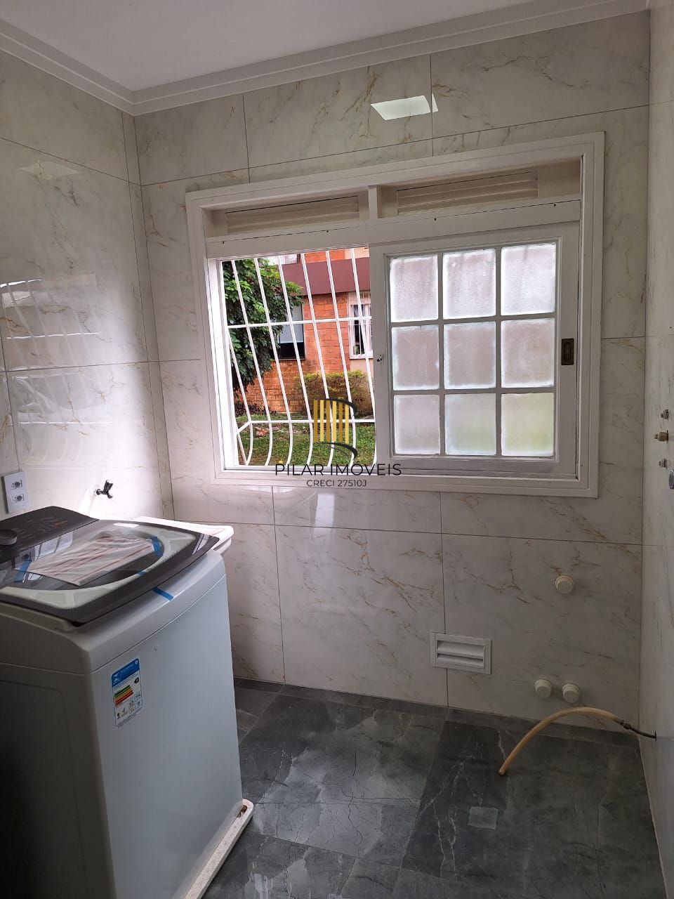 Apartamento 02 dormitórios com vaga de garagem escriturada descoberta