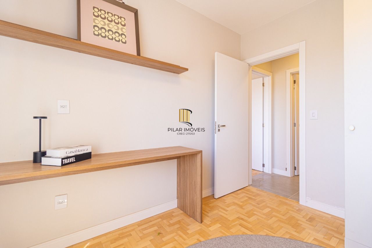 Apartamento com 02 dormitórios e com 01 vaga de garagem Mont Serrat