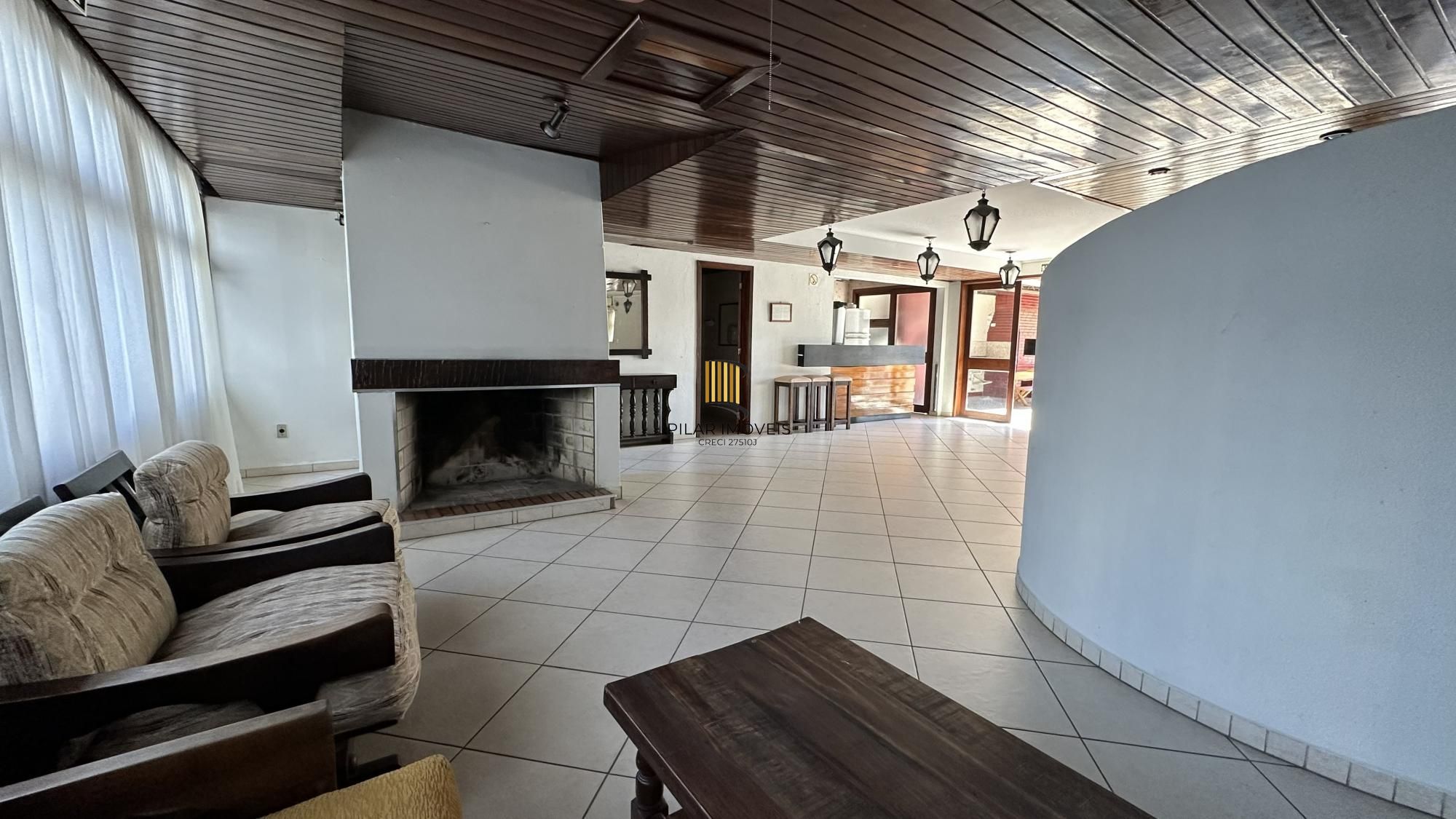 Apartamento com 02 dormitórios e vaga de garagem escriturada