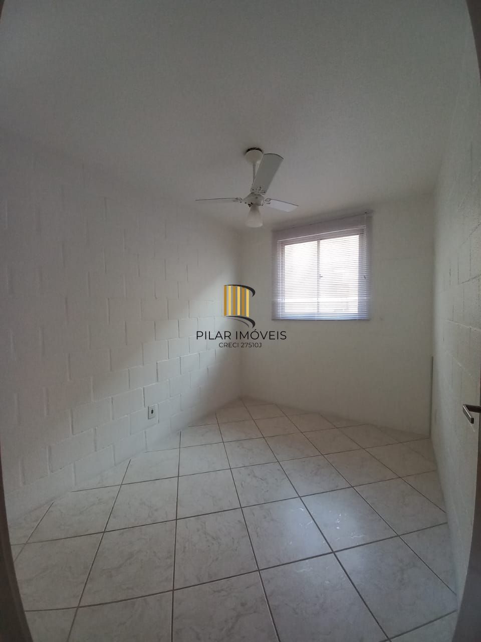 Apartamento com 02 dormitórios com estacionamento por convenção