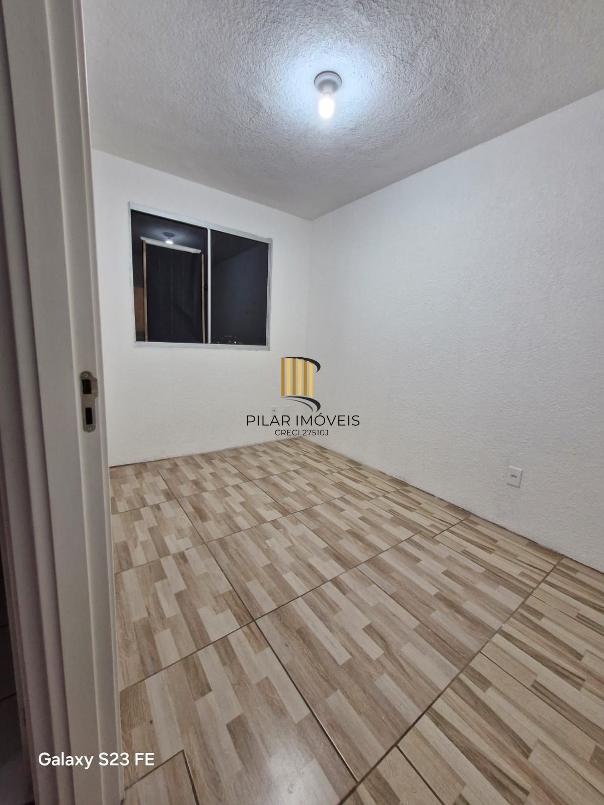 Apartamento com 02 dormitórios e com vaga de estacionamento rotativo