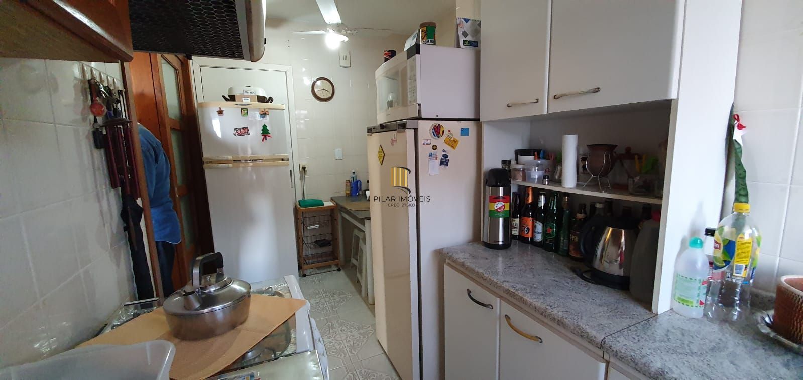 Apartamento com 02 dormitórios semi-mobiliado e um box de garagem