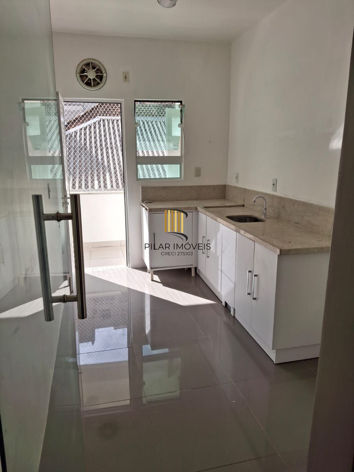 Apartamento com 03 dormiórios com bairro santana sem garagem