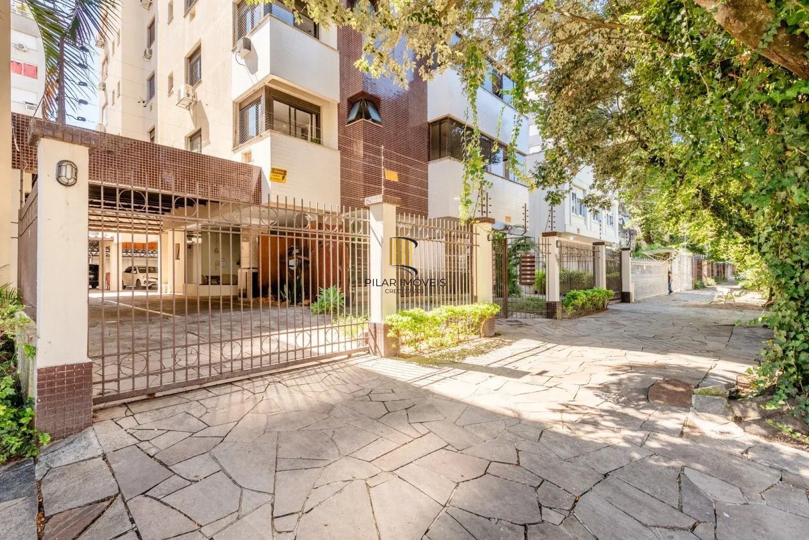 Apartamento 3 dormitórios, 2 vagas 109m² próximo ao Pastor Domhs e Sogipa
