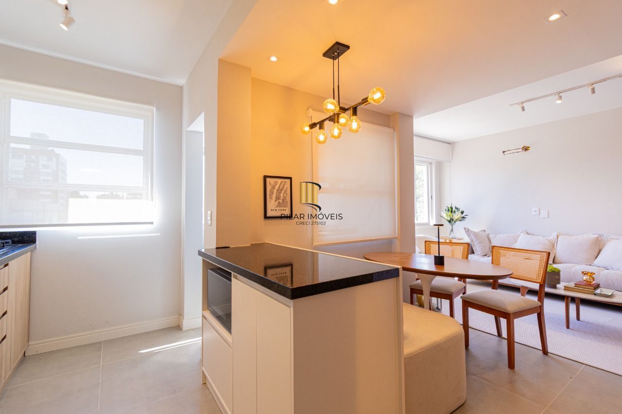 Apartamento com 02 dormitórios e com 01 vaga de garagem Mont Serrat