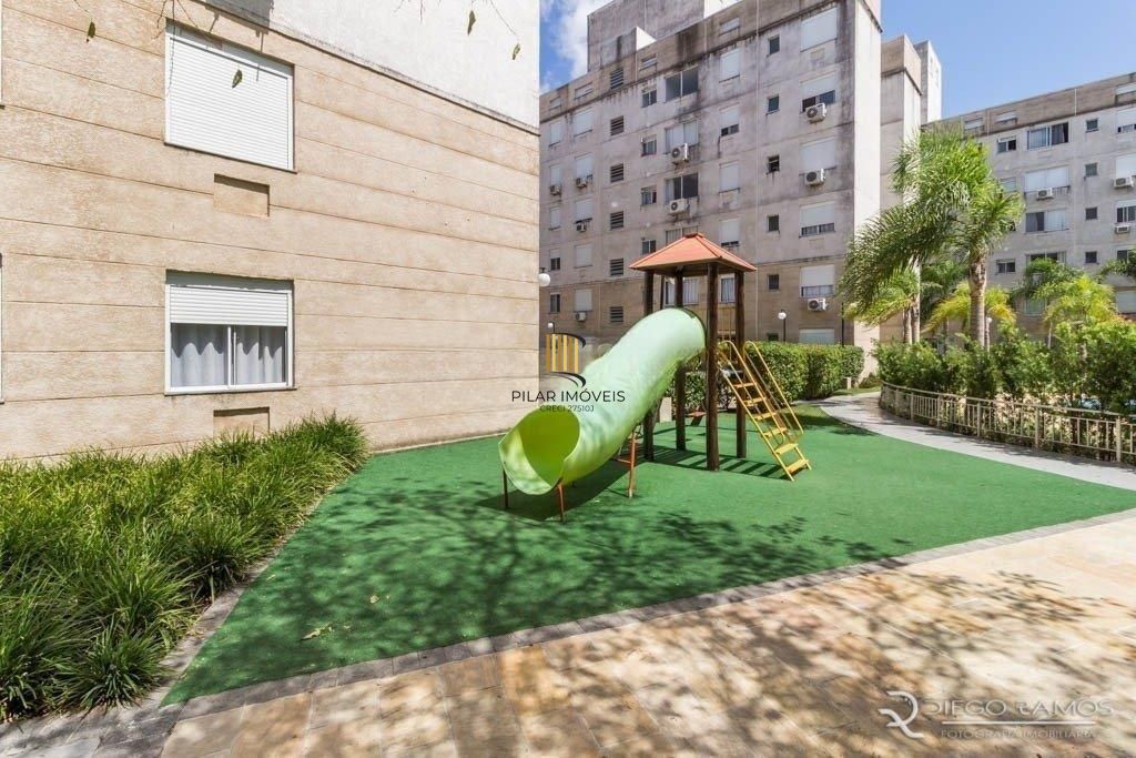 Apartamento 02 dormitórios com garagem escriturada no Bairro Ipanema