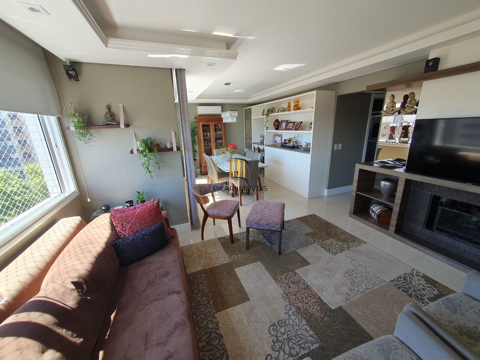 Apartamento mobiliado com 03 dormiórios, transformado em 02 e 02 vagas de garagem