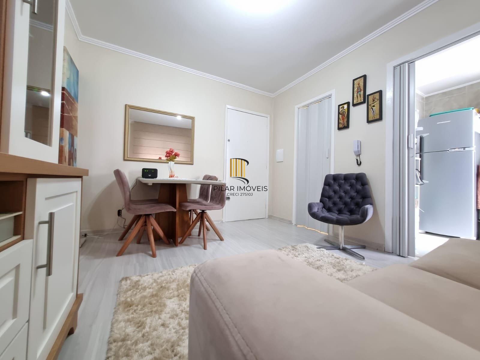 Vende apartamento semimobiliado no bairro Passo da Areia
