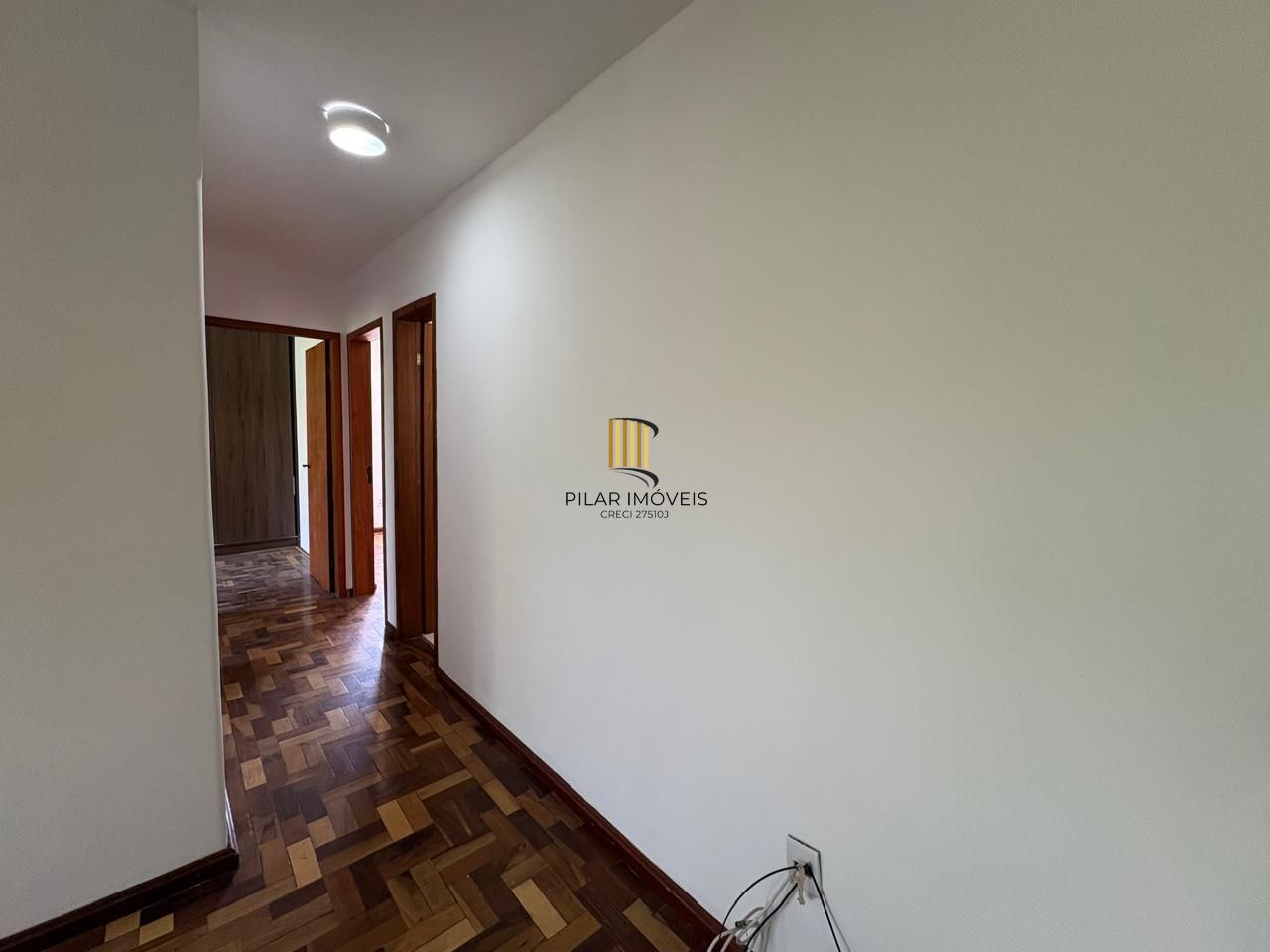 Apartamento com 03 dormitórios com 01 vaga de garagem escriturada